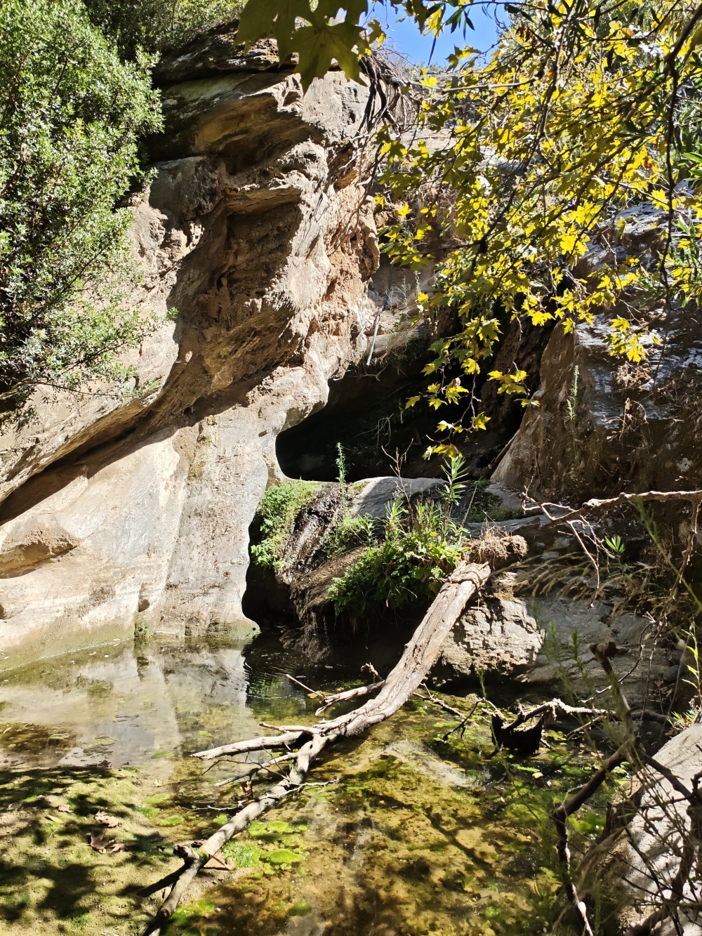Wanderung Wassermühle der Mönche: Unterhalb des Wasserfalls 