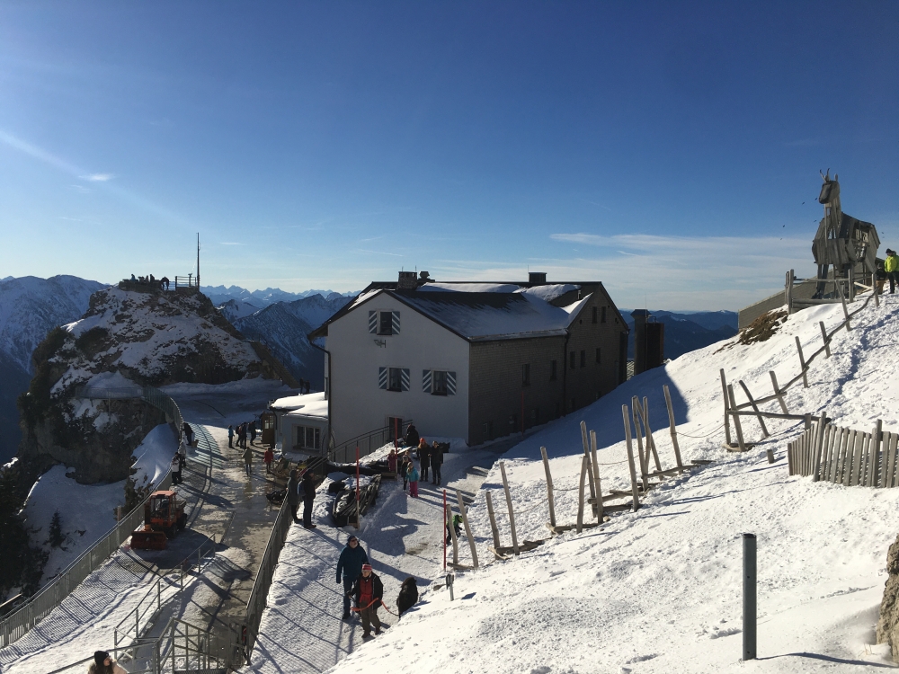 Wanderung Wendelstein von Birkenstein: Wanderung Wendelstein von Birkenstein: Das Wendelsteinhaus im Winter