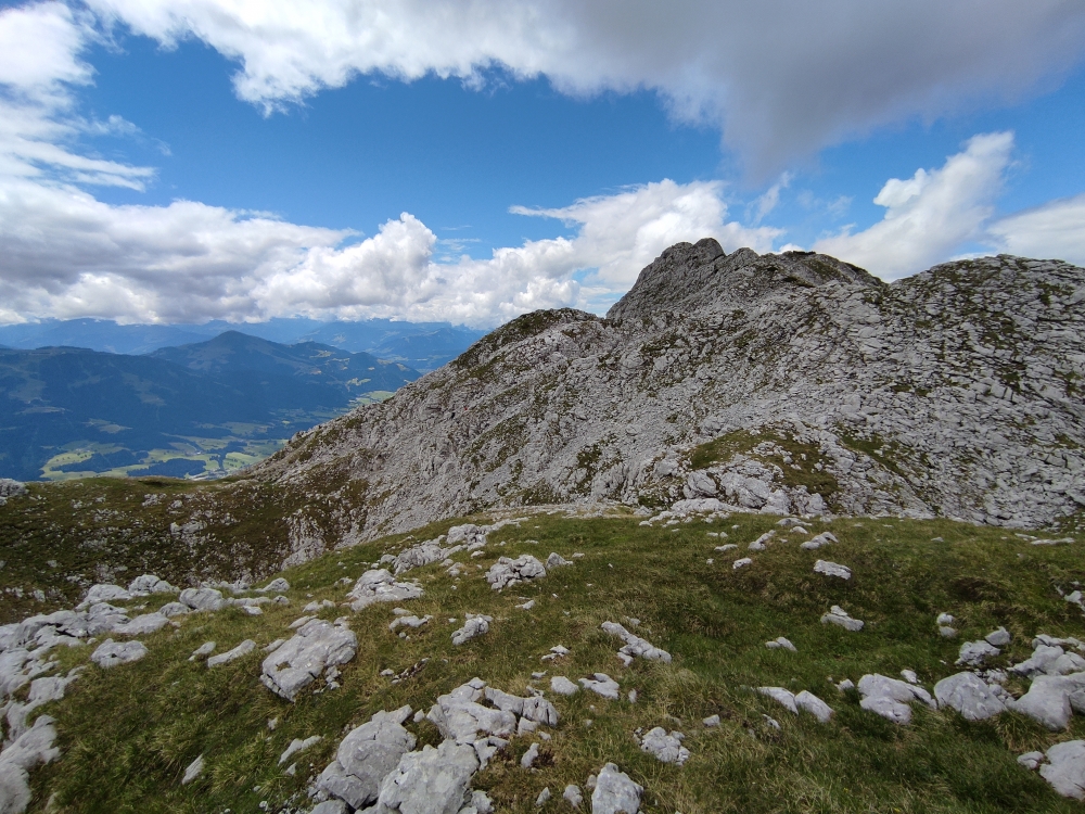 Klettersteig Hackenköpfe und Sonneck: Klettersteig Hackenköpfe und Sonneck: Der Wiesberg ist der letzte "Gipfel" vor dem Grat über die Hackenköpfe zum Scheffauer