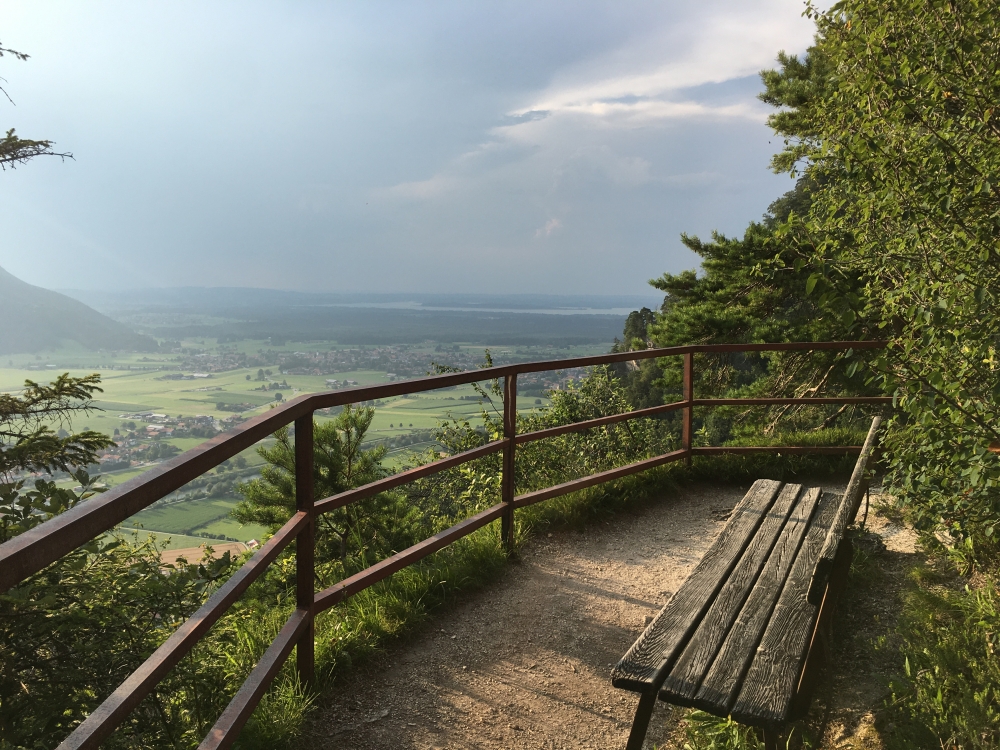 Windeck -> Wanderparkplatz Hochgern: Blick zum Chiemsee