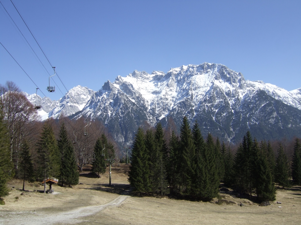 Wanderung St. Anton am Kranzberg: Aufstieg unter der Kranzbergbahn