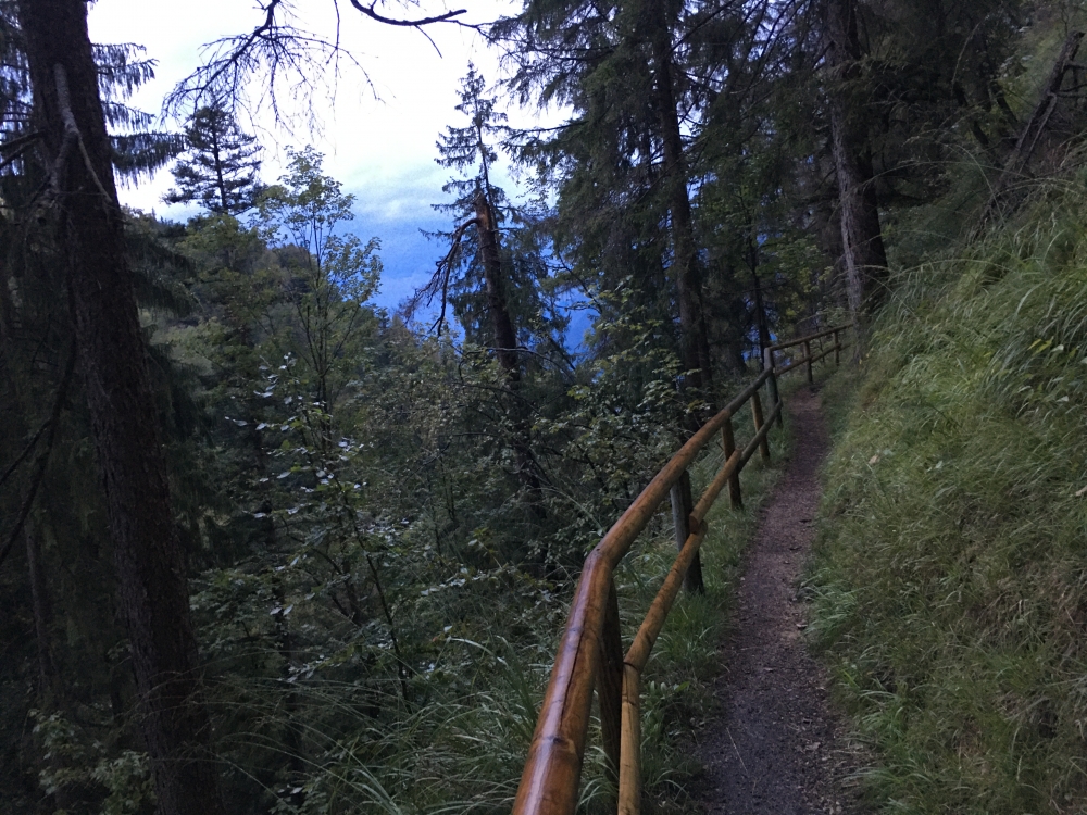 Wanderung Zettenkaiser: Keine Absturzgefahr hoch über dem Kienbach