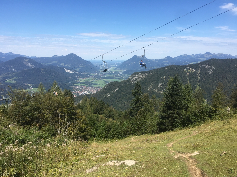 Wanderung Zettenkaiser: Später über die Skipiste steil zur Bergstation des Kaiserlifts